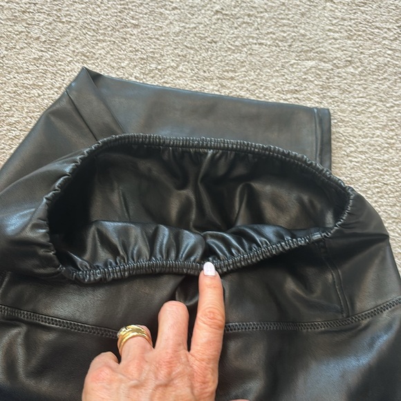 Wilfred Free black Daria Leggings.  Full length. - Picture 9 of 12